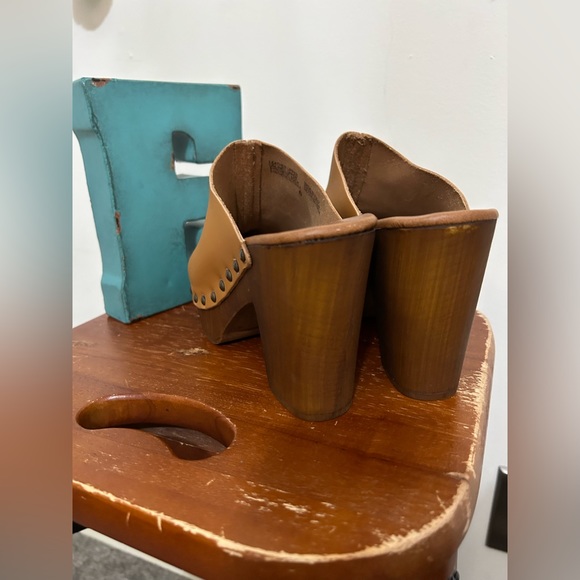 Anthropologie Seychelles Go All Out Clogs - Picture 10 of 14